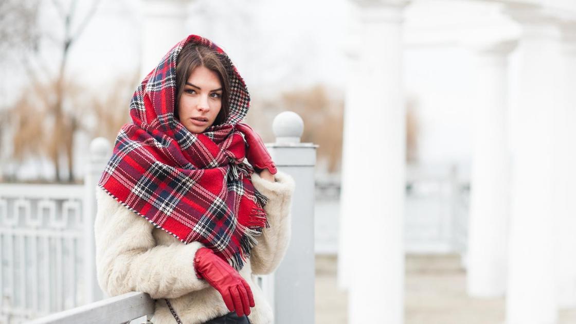 Як зав'язати палантин на голові покроково