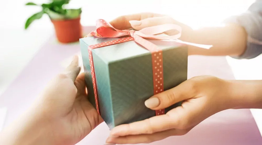 що можна подарувати хлопцеві на новий рік