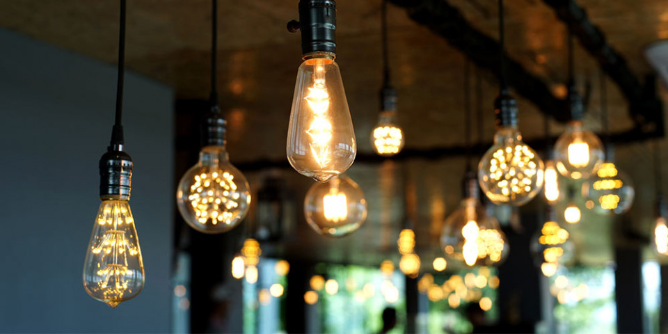 сколько потребляет 100ватная лампочка