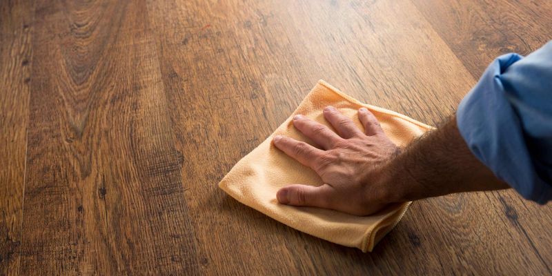 Чому скрипить паркет